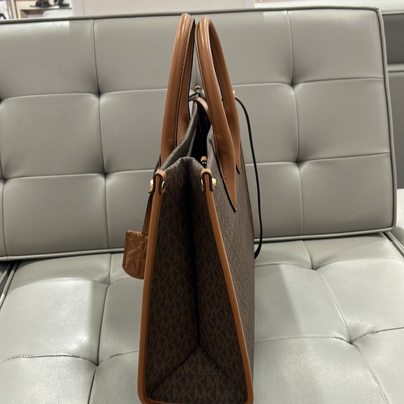 Michael Kors handbag/crossbody - Picture 2 of 3